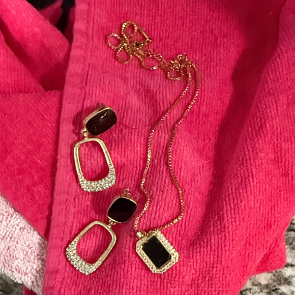SHEIN Gold and Black Necklace Set - Picture 1 of 1